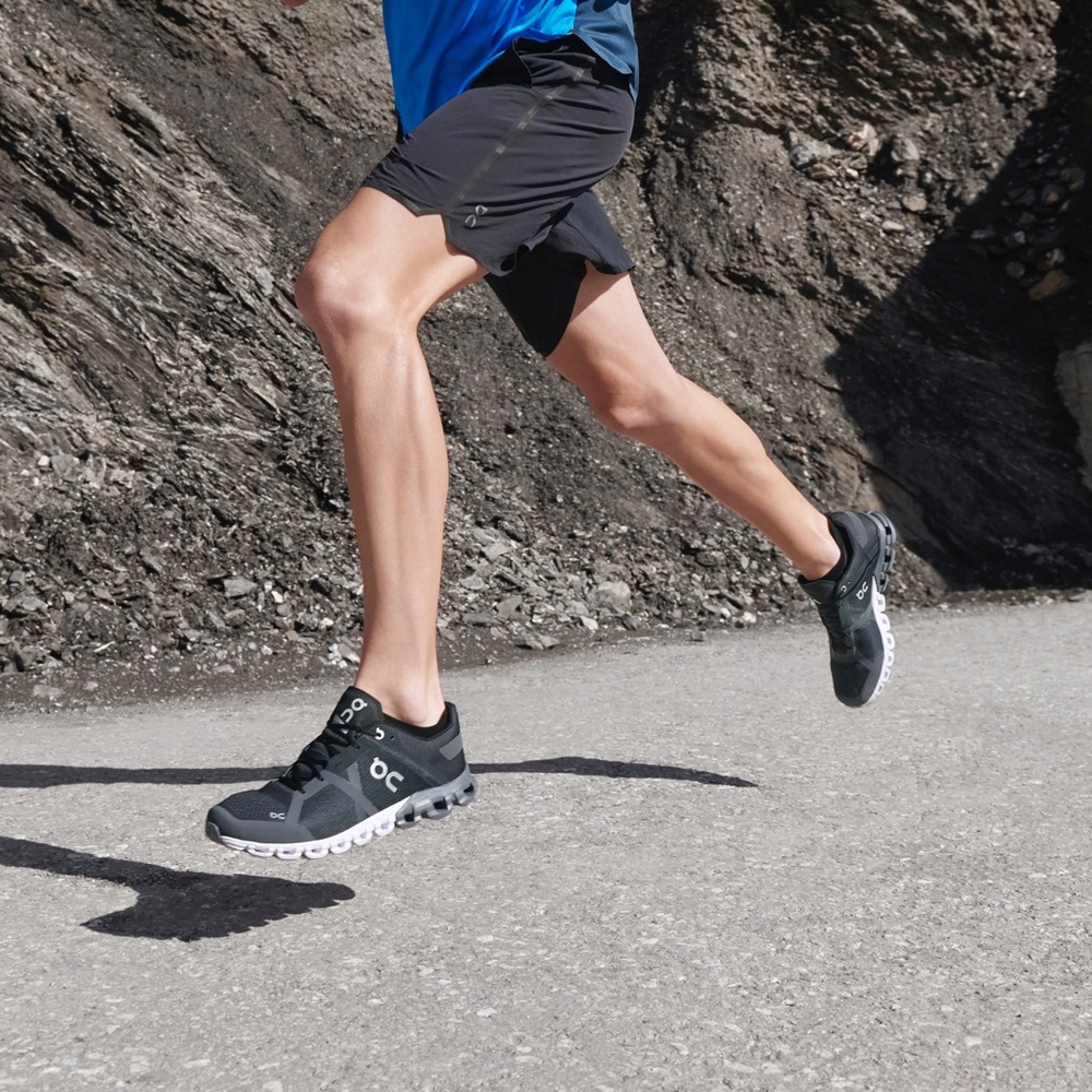 On Cloudflow Running Shoe - 8.5 MENS